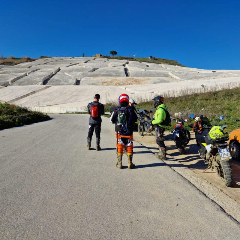 Tour in moto in Sicilia. Piccolo gruppo, grandi ricordi.